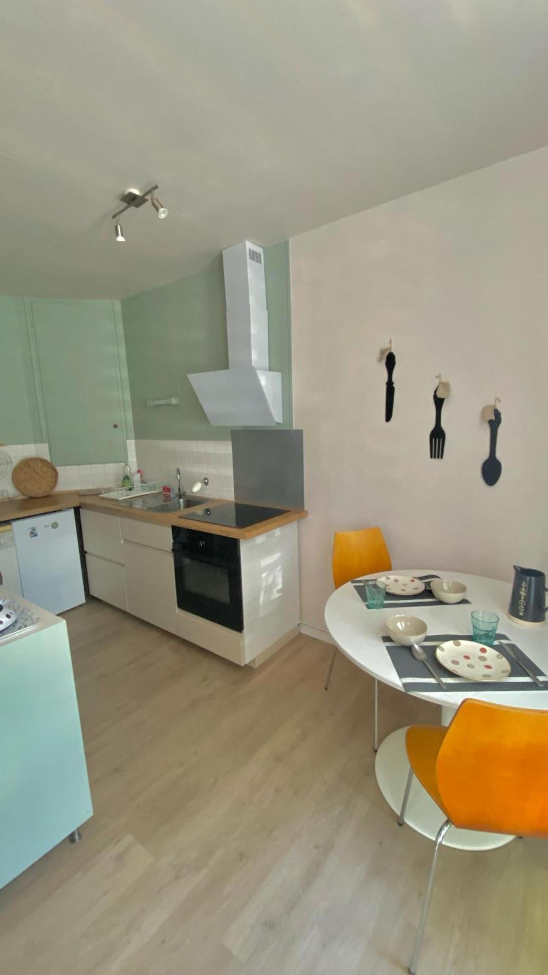 Agreable Petit Gite Avec Piscine Et Jardinet Salies-de-Béarn Exterior foto